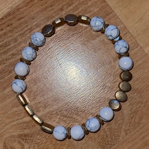 Set of 3 Gold and Pink Beaded Bracelets Set of 3 Gold and Pink Beaded Bracelets - Picture 5 of 8